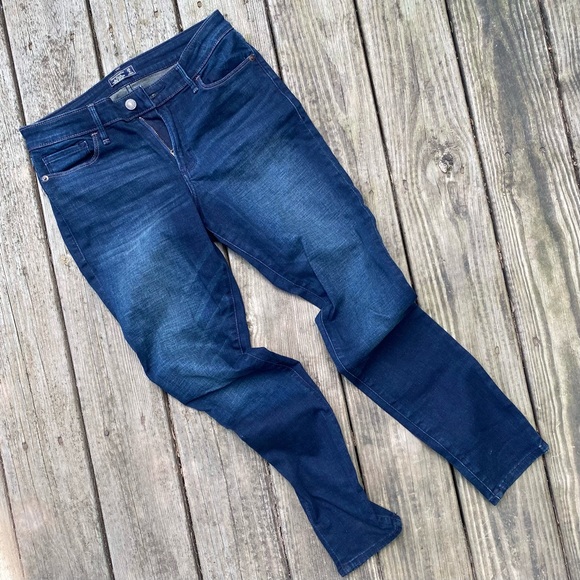 Low-Rise Dark Wash Distressed Skinny Jeans | Abercrombie & Fitch | NWOT - Picture 2 of 6